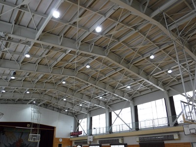 体育館の天井照明